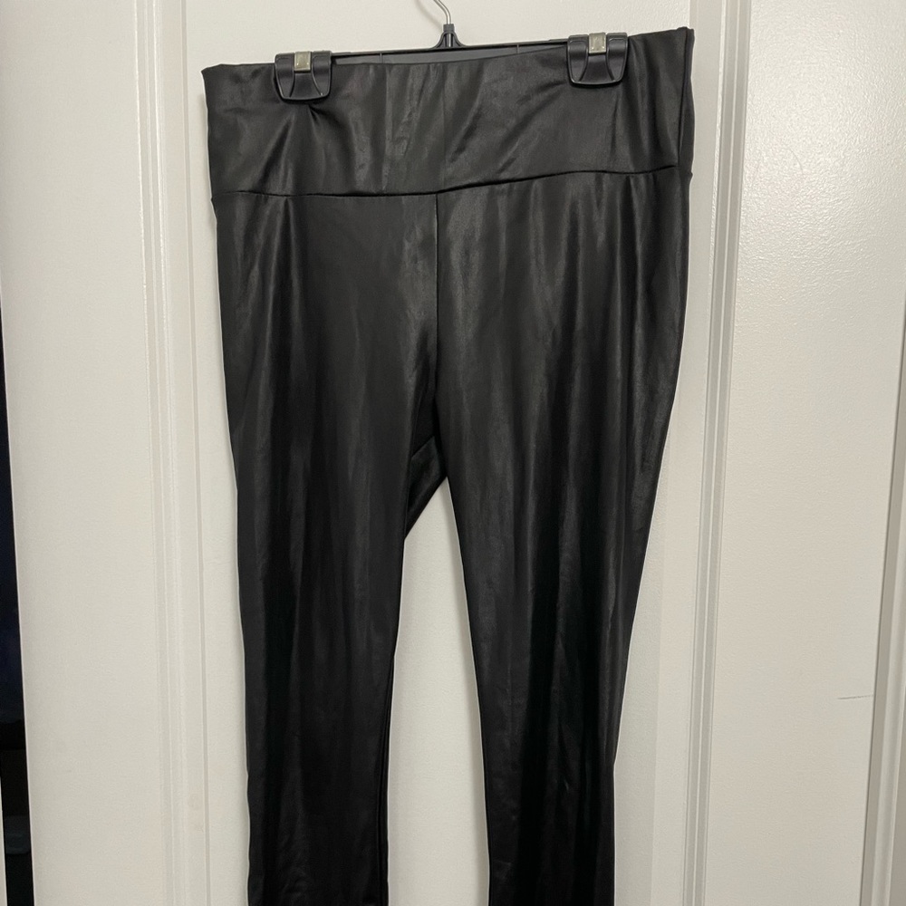 Shinny Leggings in Black size Large